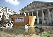 Greenpeace instala un Arca de Noe en Bruselas para recordar que todavía hay tiempo contra el cambio climático