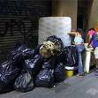 Más de medio centenar de voluntarios retiran cerca de 100 kilos de residuos en la playa tinerfeña de El Médano