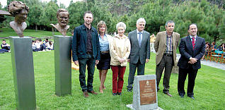 El Cabildo inaugura las esculturas que homenajean a los Kunkel, firmes defensores de la flora y de los espacios naturales de Canarias