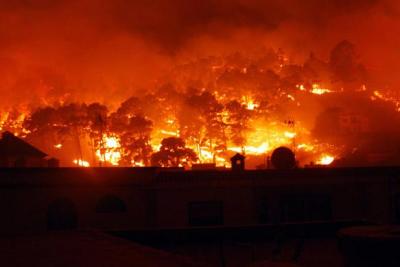 El incendio de La Palma podría quedar controlado esta noche aunque sigue activo